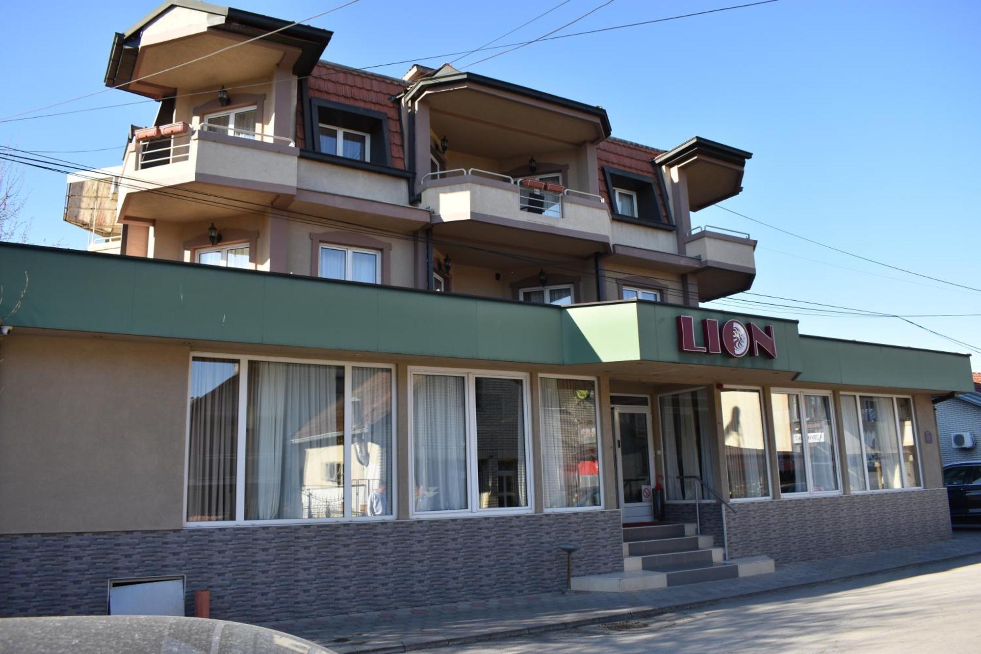 Garni Hotel Lion Jagodina Exteriör bild