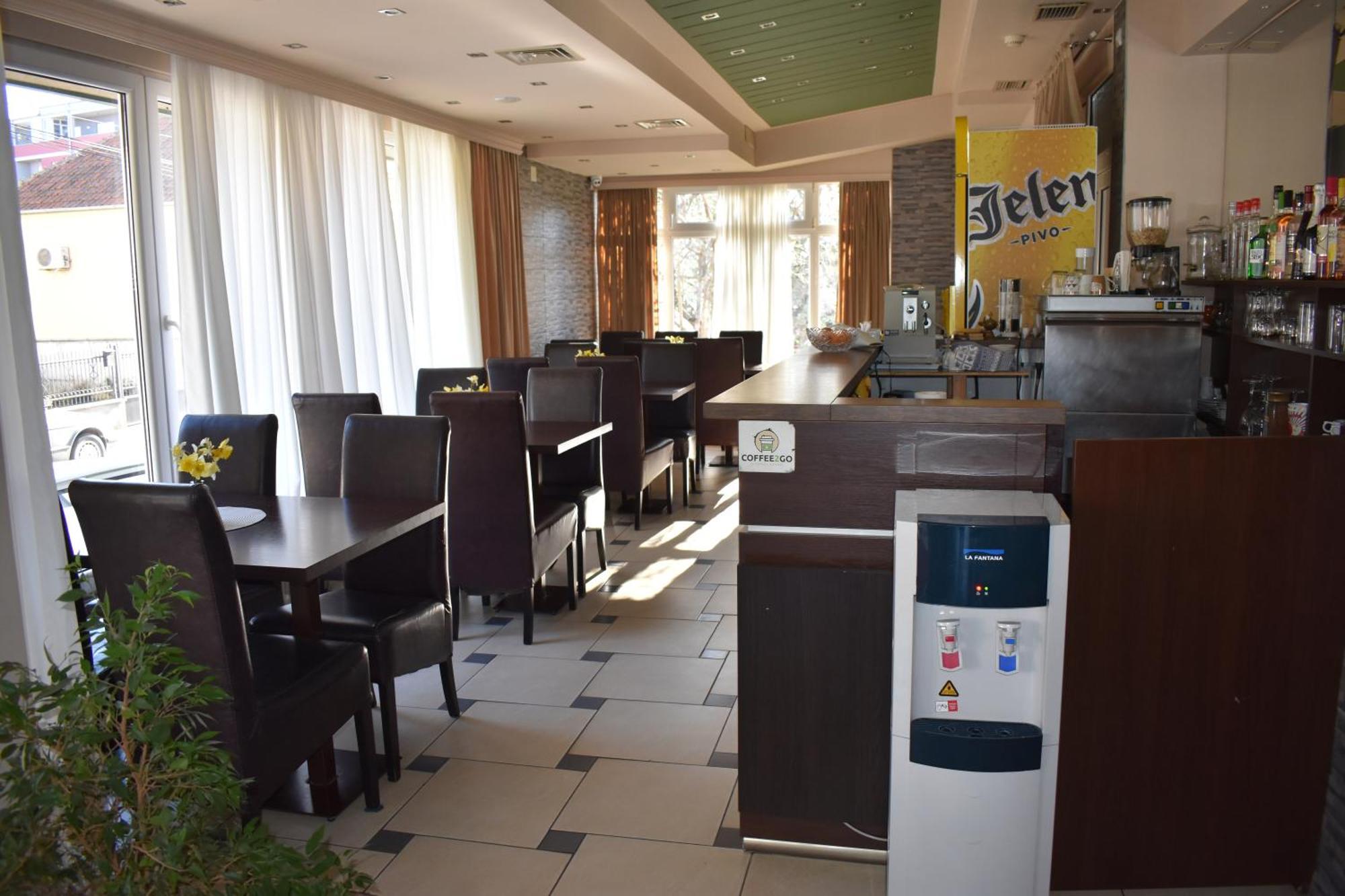 Garni Hotel Lion Jagodina Exteriör bild